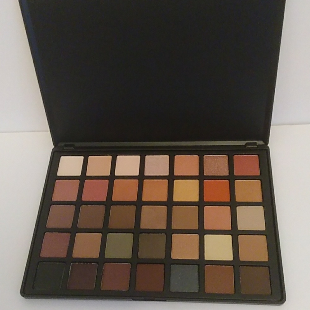 Jasmin Eyeshadow Palette.
